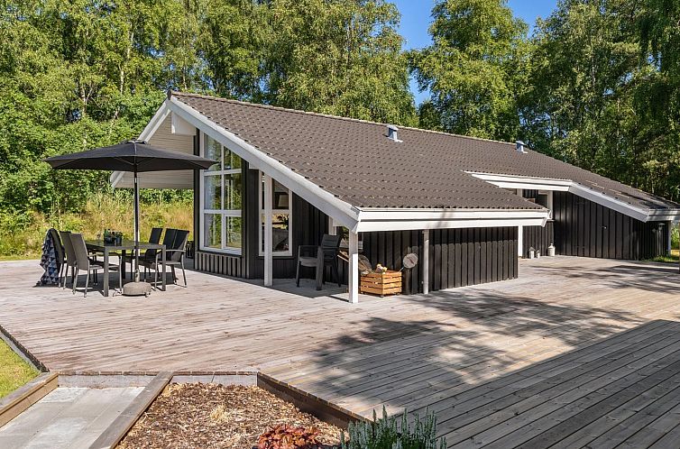 Vakantiehuis "Mika" - 1km from the sea