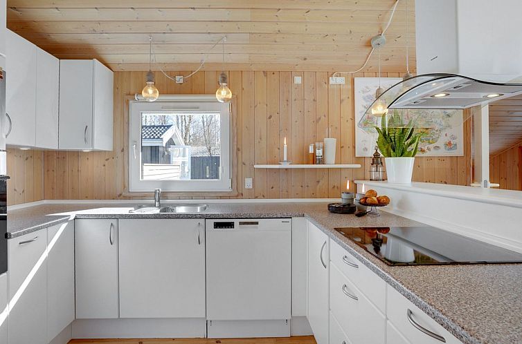 Vakantiehuis "Mika" - 1km from the sea