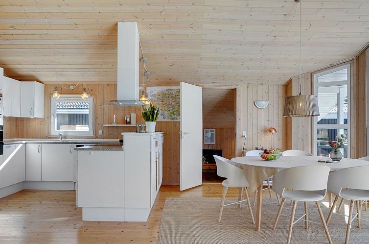 Vakantiehuis "Mika" - 1km from the sea
