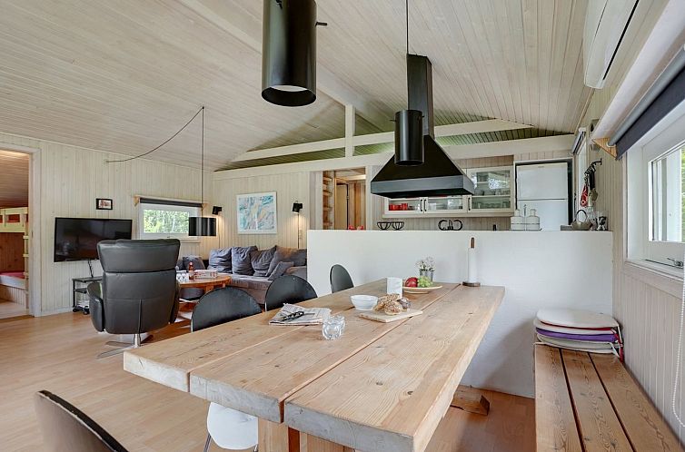 Vakantiehuis "Evan" - 1.3km from the sea