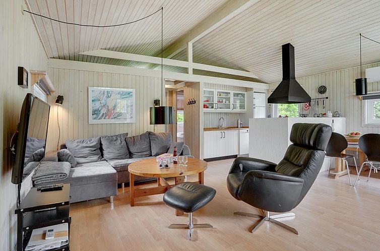 Vakantiehuis "Evan" - 1.3km from the sea