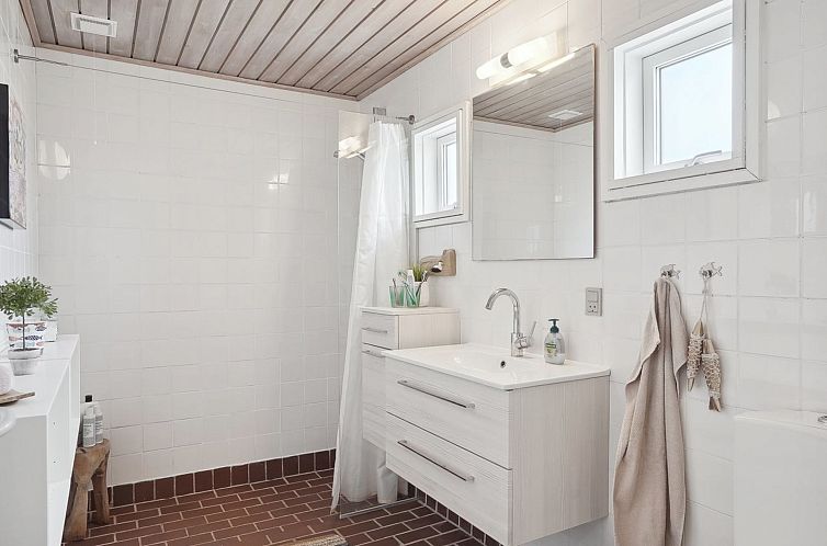 Vakantiehuis "Viena" - 400m from the sea