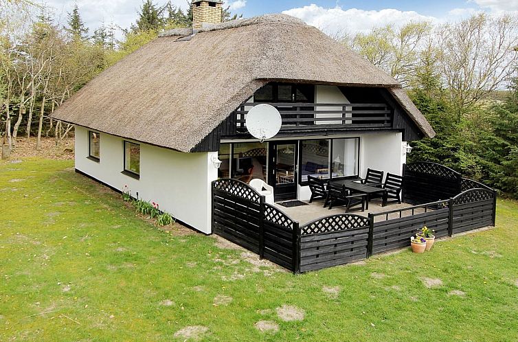 Vakantiehuis "Rigitte" - 1.5km from the sea