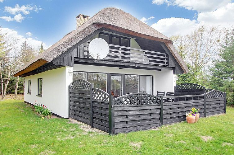 Vakantiehuis "Rigitte" - 1.5km from the sea