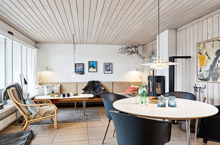 Vakantiehuis "Eljene" - 700m from the sea