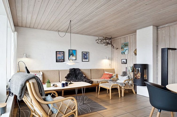 Vakantiehuis "Eljene" - 700m from the sea