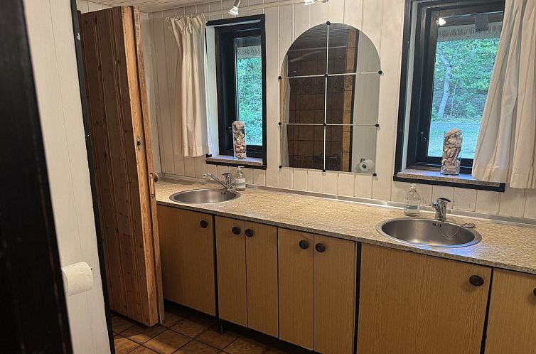 Vakantiehuis "Karmen" - 1km from the sea