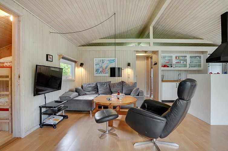 Vakantiehuis "Evan" - 1.3km from the sea