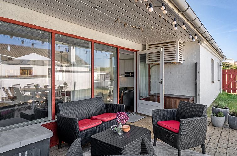 Vakantiehuis "Marjon" - 400m from the sea