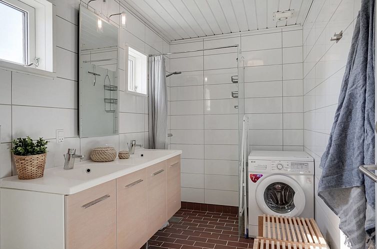 Vakantiehuis "Marjon" - 400m from the sea