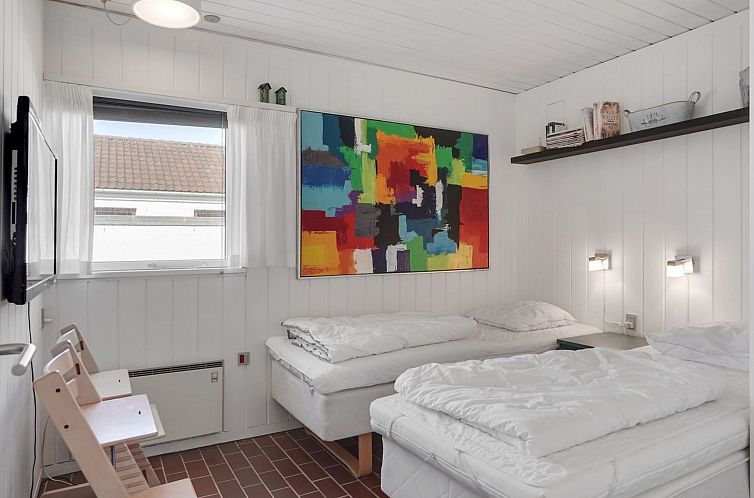 Vakantiehuis "Marjon" - 400m from the sea