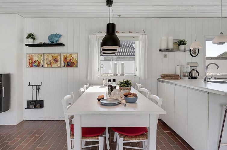 Vakantiehuis "Marjon" - 400m from the sea