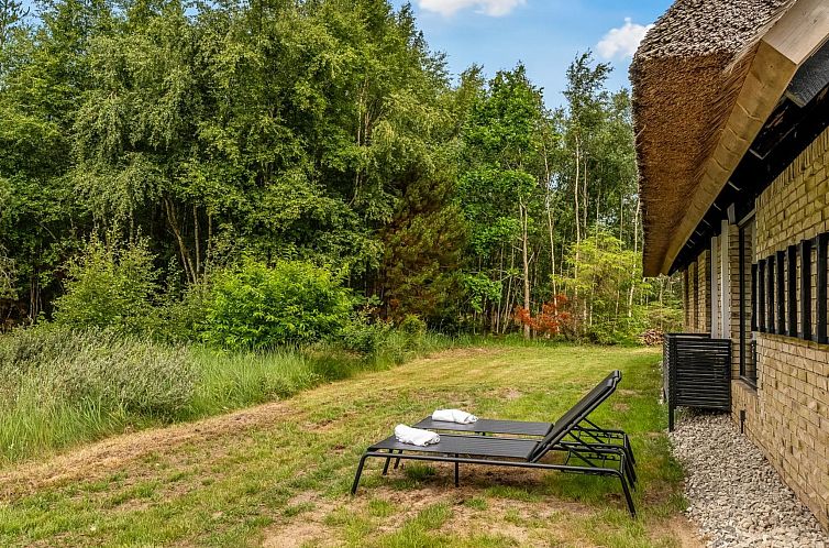 Vakantiehuis "Karmen" - 1km from the sea