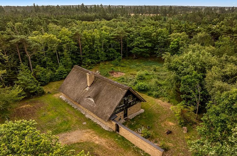 Vakantiehuis "Karmen" - 1km from the sea