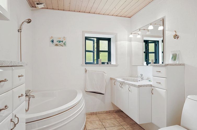 Vakantiehuis "Frederica" - 2km from the sea