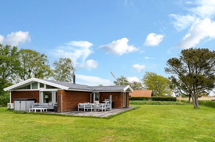 Vakantiehuis "Karin" - 300m from the sea