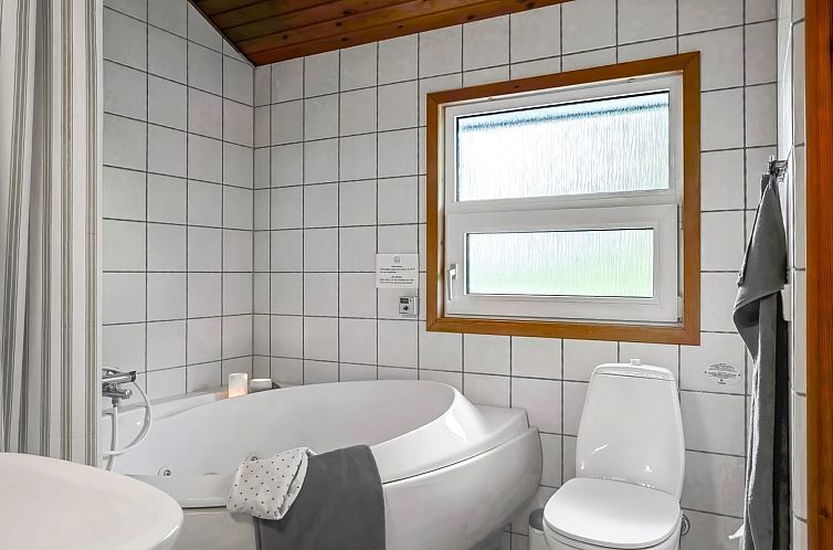 Vakantiehuis "Jaakob" - 4km from the sea