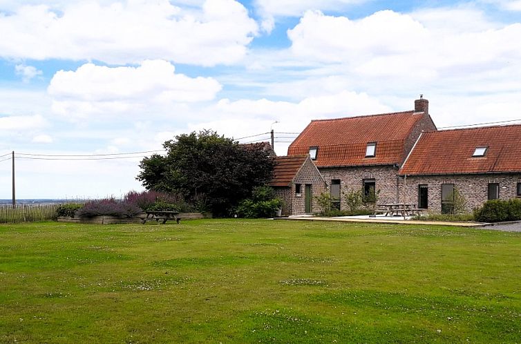 Firmament vacation home in Heuvelland, West Flanders with spacious garden and beautiful view.