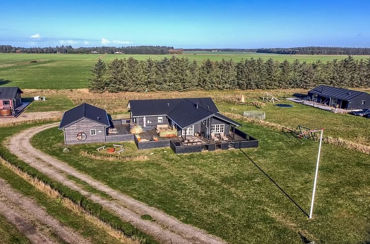 Vakantiehuis "Taija" - 1.5km from the sea