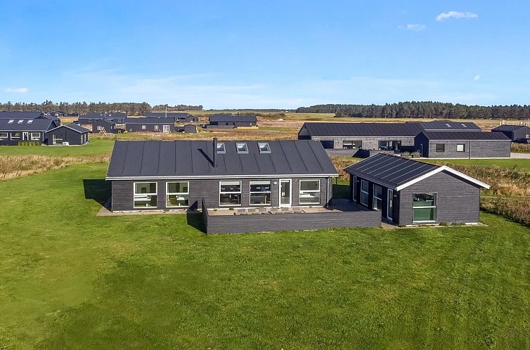 Vakantiehuis "Kirsi" - 1.6km from the sea