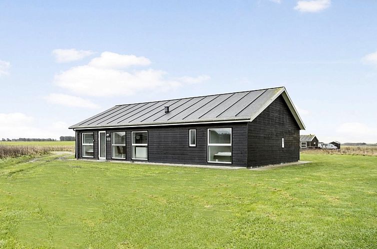 Vakantiehuis "Kirsi" - 1.6km from the sea