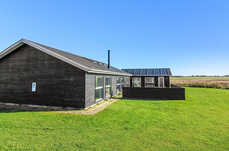 Vakantiehuis "Kirsi" - 1.6km from the sea