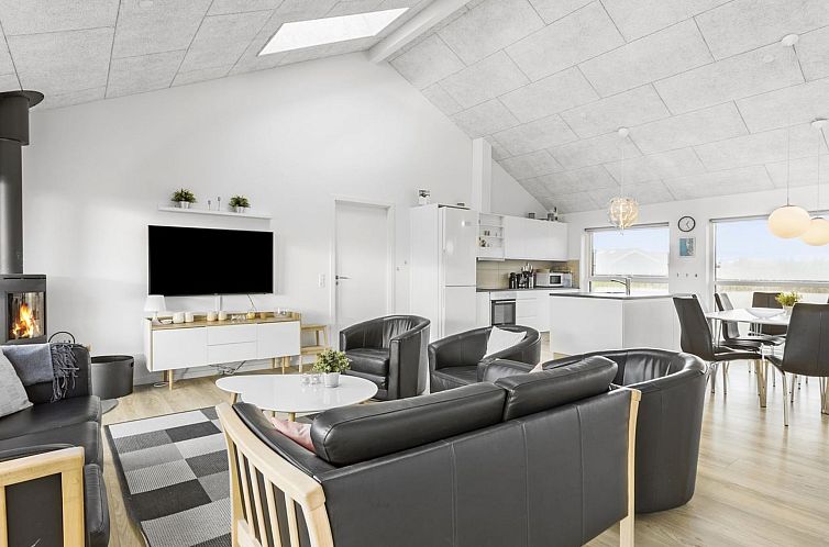 Vakantiehuis "Juris" - 950m from the sea