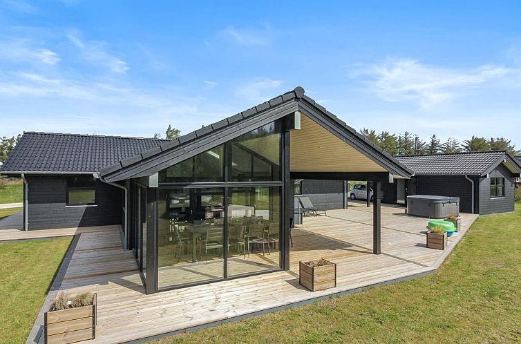 Vakantiehuis "Amitola" - 700m from the sea