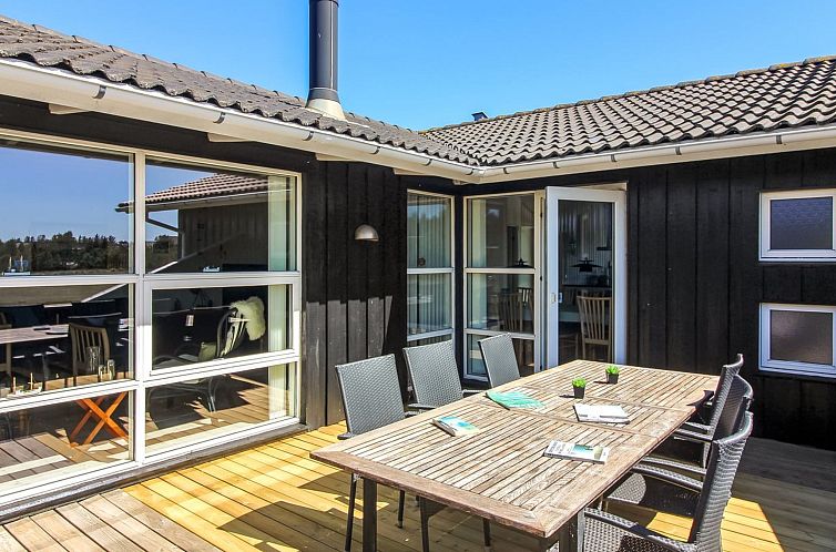 Vakantiehuis "Amitola" - 700m from the sea