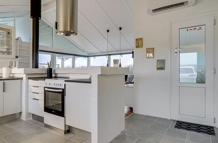 Vakantiehuis "Hilkka" - 500m from the sea