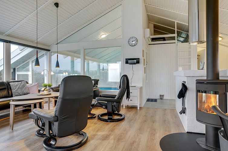 Vakantiehuis "Hilkka" - 500m from the sea