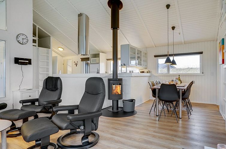 Vakantiehuis "Hilkka" - 500m from the sea