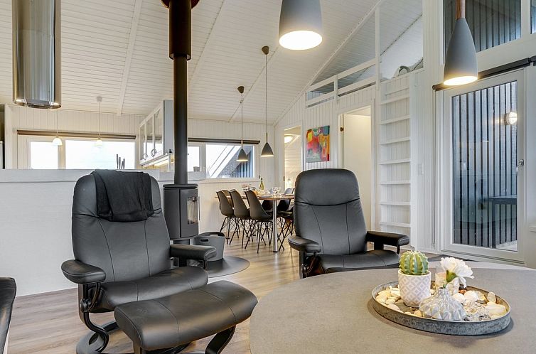 Vakantiehuis "Hilkka" - 500m from the sea