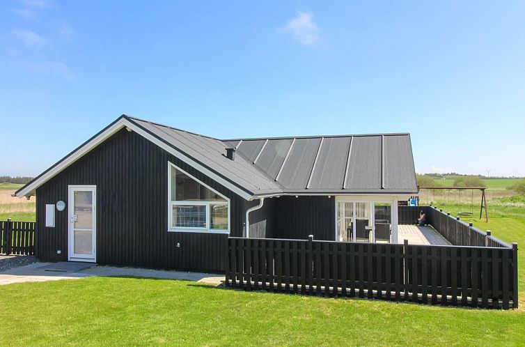 Vakantiehuis "Mirkka" - 1.5km from the sea