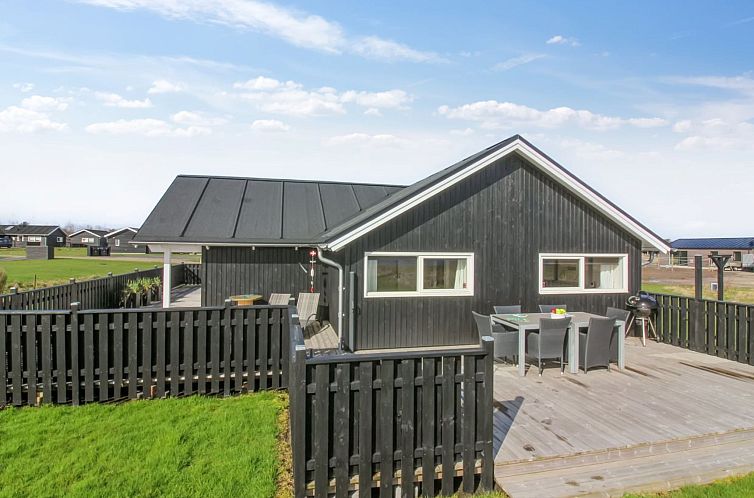 Vakantiehuis "Mirkka" - 1.5km from the sea