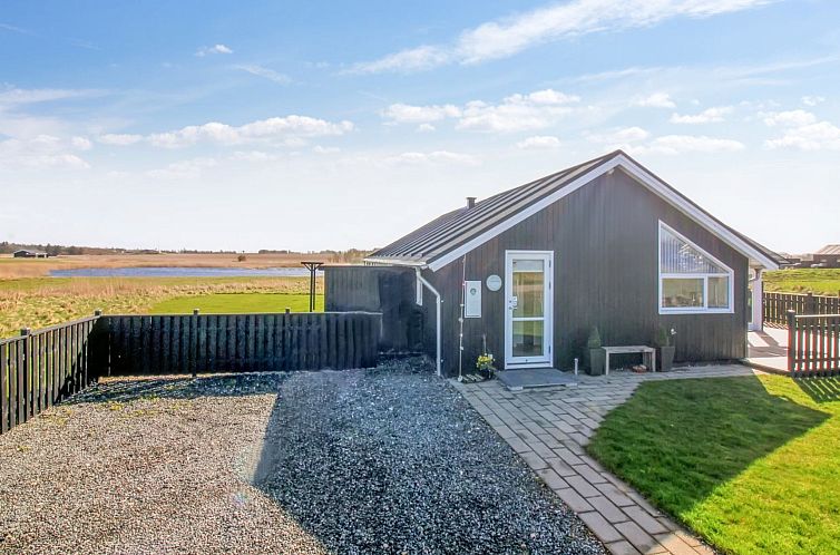 Vakantiehuis "Mirkka" - 1.5km from the sea