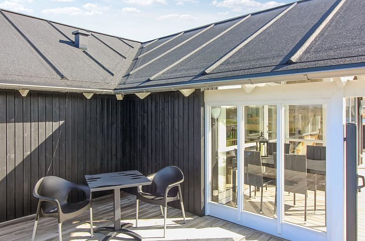 Vakantiehuis "Mirkka" - 1.5km from the sea