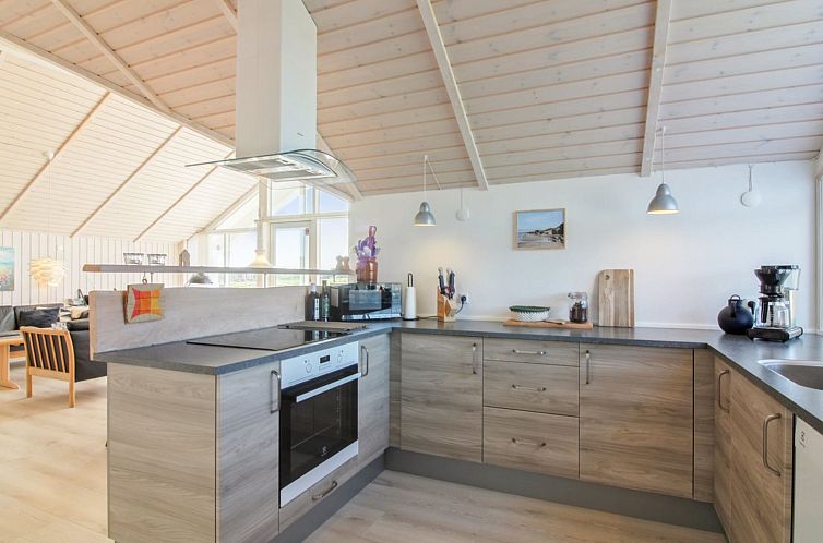 Vakantiehuis "Mirkka" - 1.5km from the sea