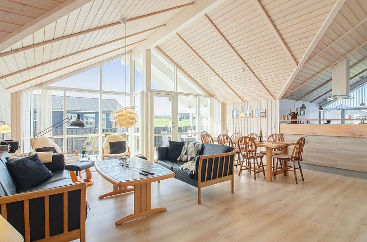 Vakantiehuis "Mirkka" - 1.5km from the sea