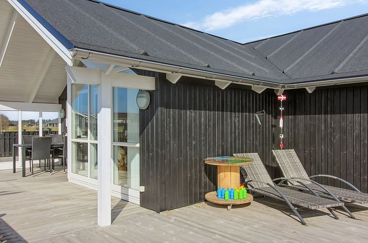 Vakantiehuis "Mirkka" - 1.5km from the sea