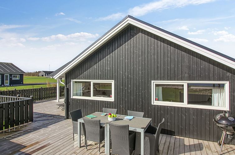 Vakantiehuis "Mirkka" - 1.5km from the sea