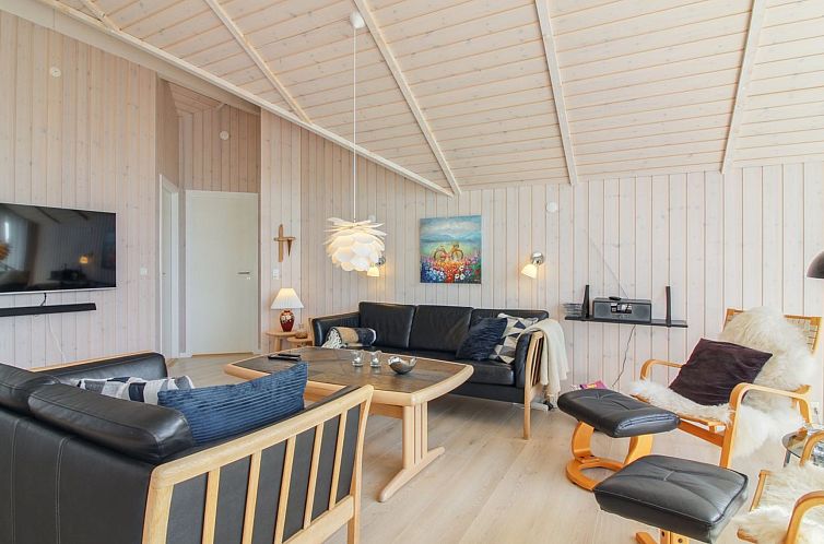Vakantiehuis "Mirkka" - 1.5km from the sea