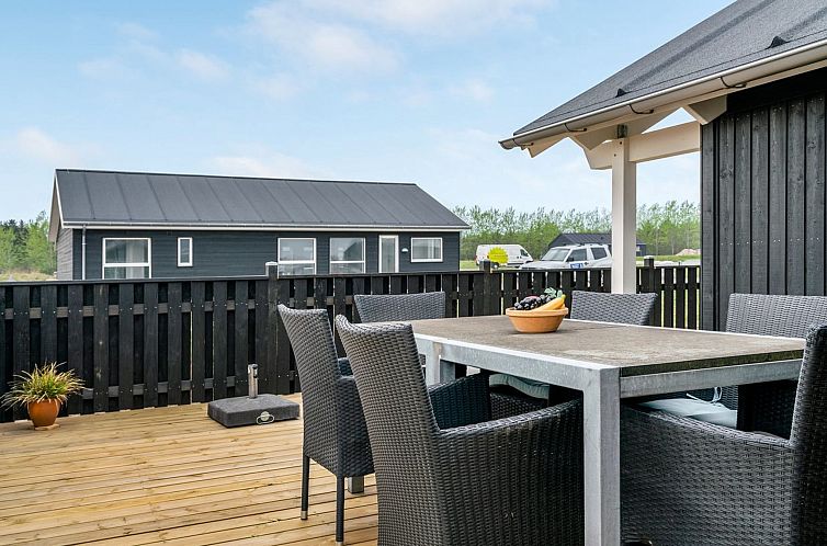 Vakantiehuis "Mirkka" - 1.5km from the sea