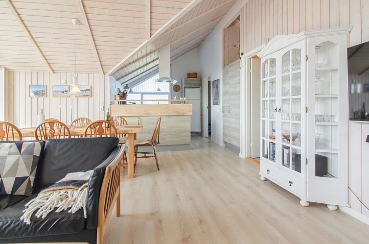 Vakantiehuis "Mirkka" - 1.5km from the sea