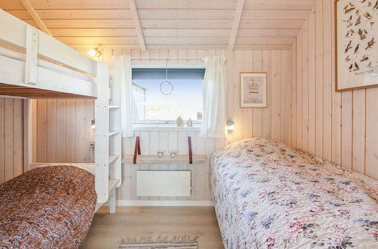 Vakantiehuis "Mirkka" - 1.5km from the sea
