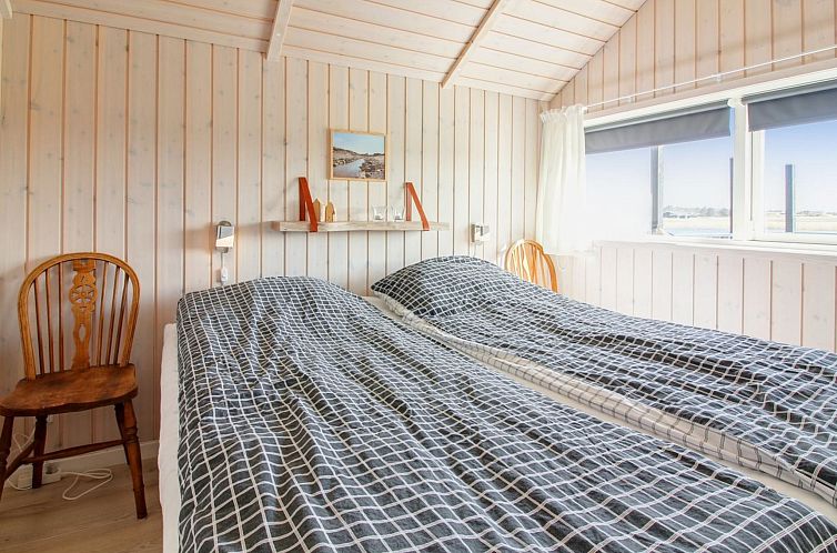 Vakantiehuis "Mirkka" - 1.5km from the sea