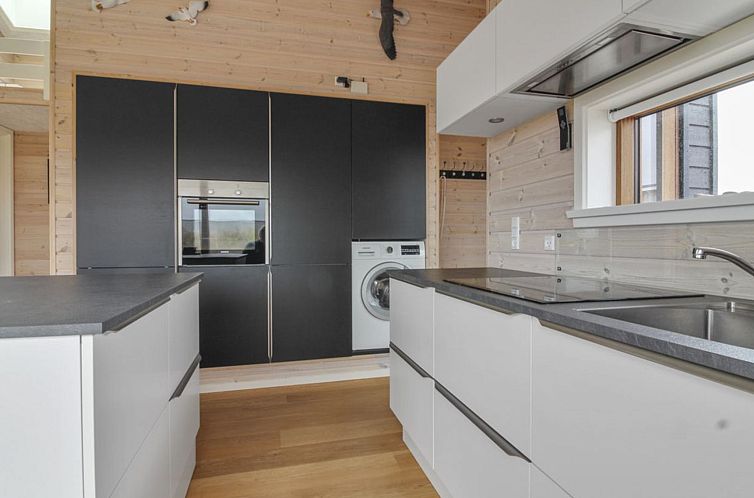 Vakantiehuis "Tuire" - 250m from the sea