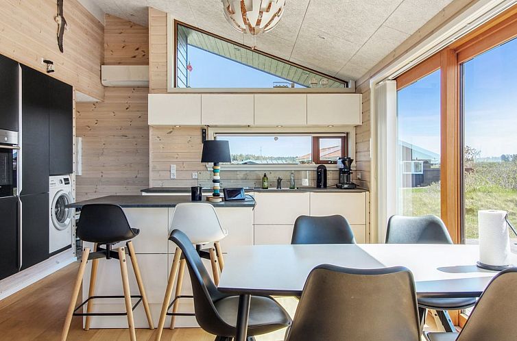 Vakantiehuis "Tuire" - 250m from the sea