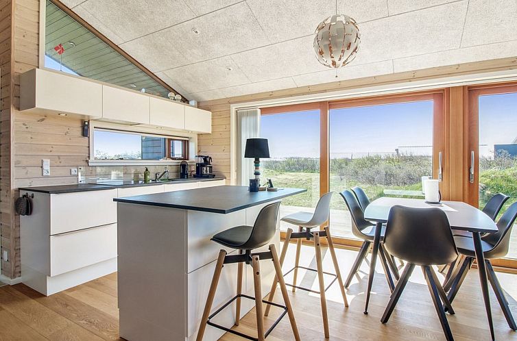 Vakantiehuis "Tuire" - 250m from the sea