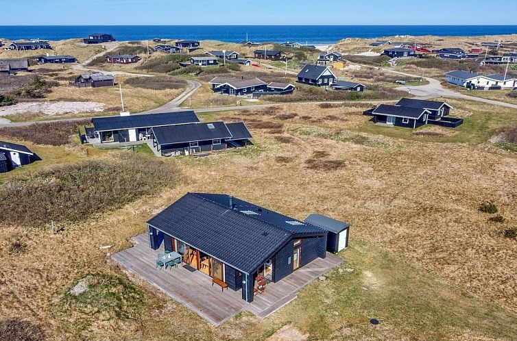 Vakantiehuis "Tuire" - 250m from the sea